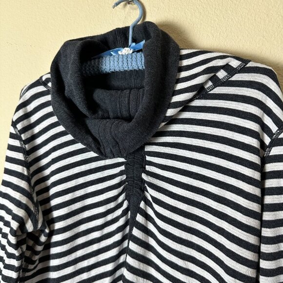 Lululemon Reversible In A Cinch Long Sleeve Funnel Neck Tee Top Size 10 - Picture 9 of 9
